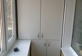 Фото мебели для хранения на балконе