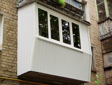 Остекление с внешней пластиковой облицовкой|фото